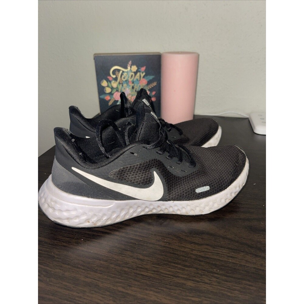 Nike Revolution 5 Running Sneakers Womens Size 7.5Black White Lace Up BQ3207-002
